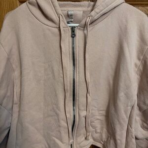 Alo Yoga Large Cropped Zip Up Hoodie with pockets